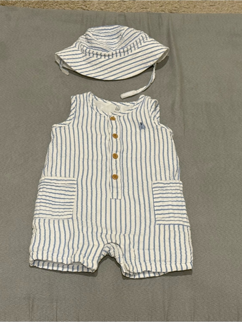 GAP blue and white stripe outfit